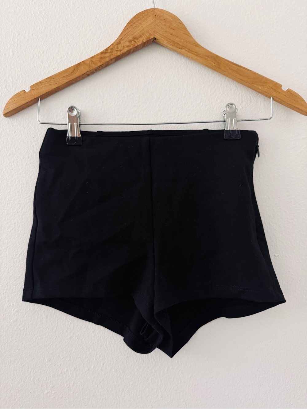 NWT SKIMS The Essential Collection High Waisted Hot Short in Obsidian Black - Picture 4 of 7